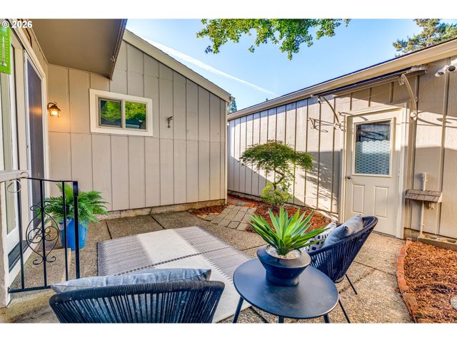 1796 BONNIEBRAE Dr, Lake Oswego, OR 97034