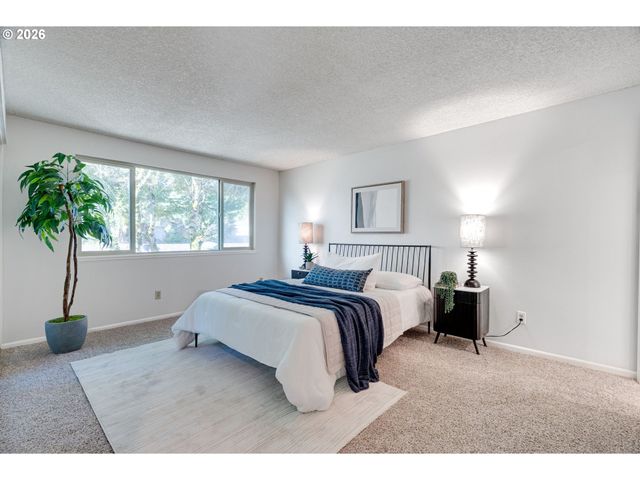 1796 BONNIEBRAE Dr, Lake Oswego, OR 97034