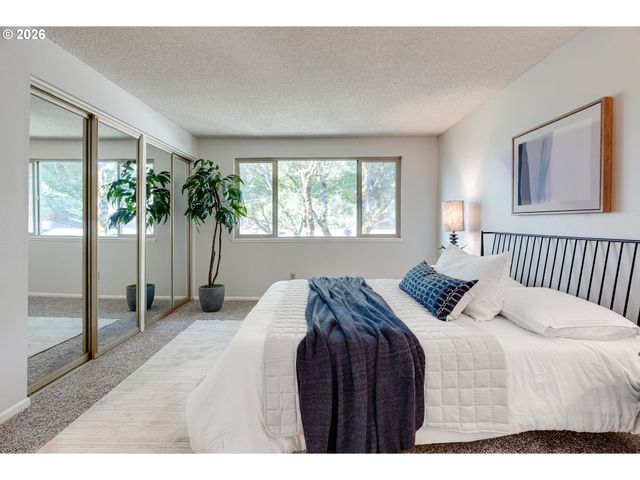 1796 BONNIEBRAE Dr, Lake Oswego, OR 97034