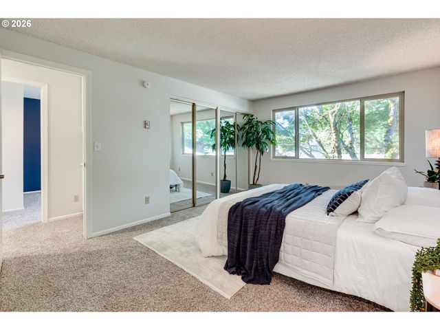 1796 BONNIEBRAE Dr, Lake Oswego, OR 97034