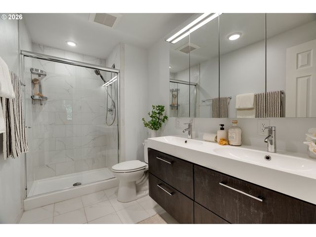 1796 BONNIEBRAE Dr, Lake Oswego, OR 97034