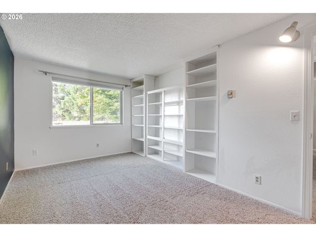 1796 BONNIEBRAE Dr, Lake Oswego, OR 97034