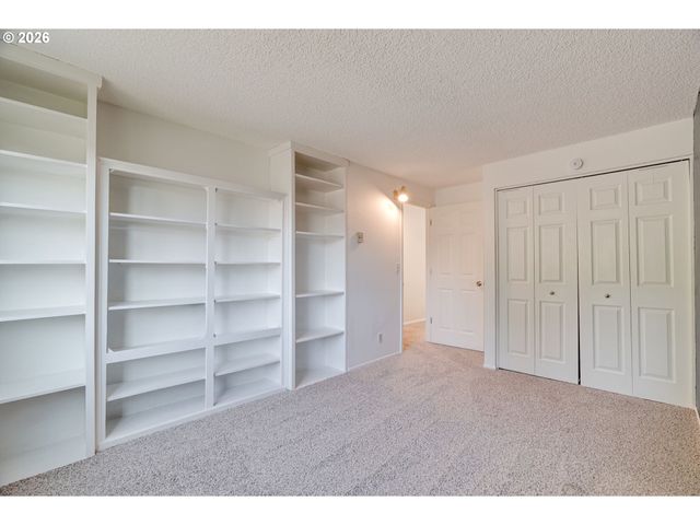 1796 BONNIEBRAE Dr, Lake Oswego, OR 97034