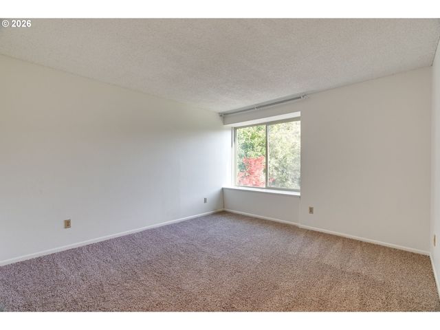 1796 BONNIEBRAE Dr, Lake Oswego, OR 97034
