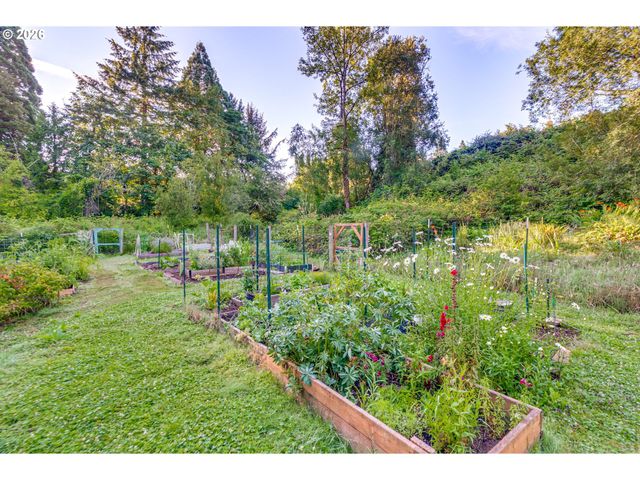 1796 BONNIEBRAE Dr, Lake Oswego, OR 97034