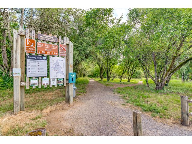 1796 BONNIEBRAE Dr, Lake Oswego, OR 97034