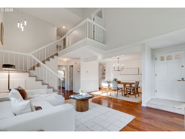 1796 BONNIEBRAE Dr, Lake Oswego, OR 97034
