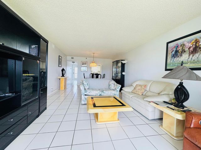 2430 DEER CREEK COUNTRY CLUB Boulevard 407-2, Deerfield Beach, FL 33442
