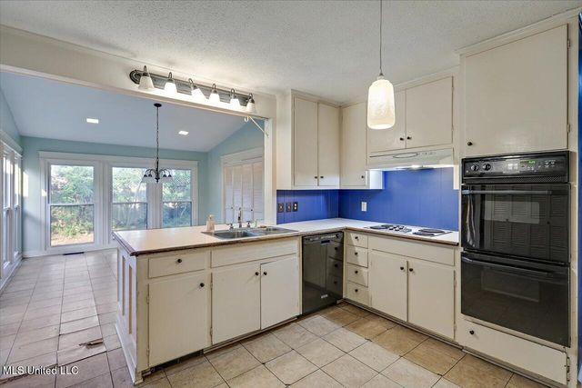 223 Hannah Drive, Clinton, MS 39056