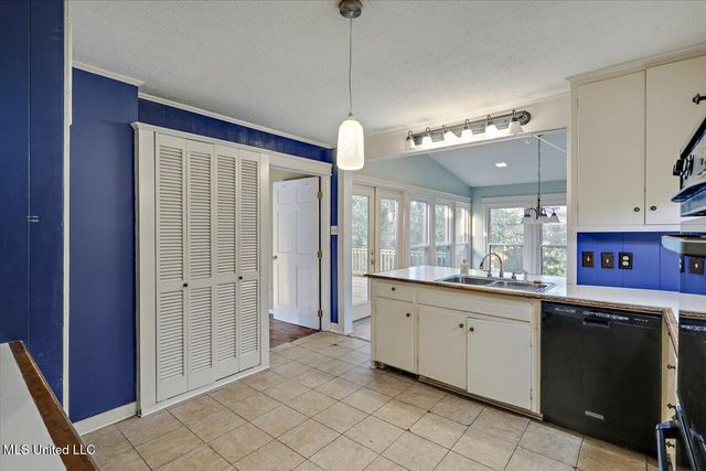 223 Hannah Drive, Clinton, MS 39056