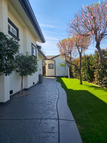 9293 Hillside Dr, Delhi, CA 95315