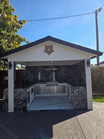 9293 Hillside Dr, Delhi, CA 95315