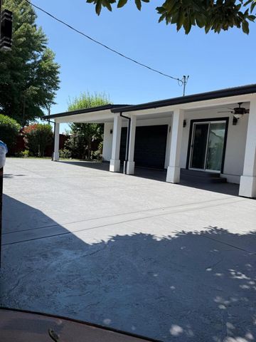 9293 Hillside Dr, Delhi, CA 95315