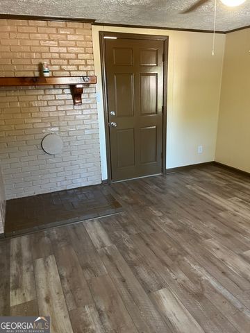 300 Hunt Circle, Manchester, GA 31816