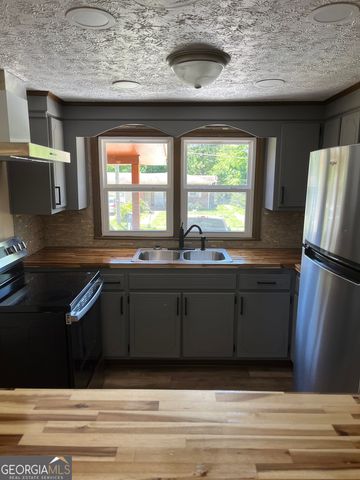 300 Hunt Circle, Manchester, GA 31816