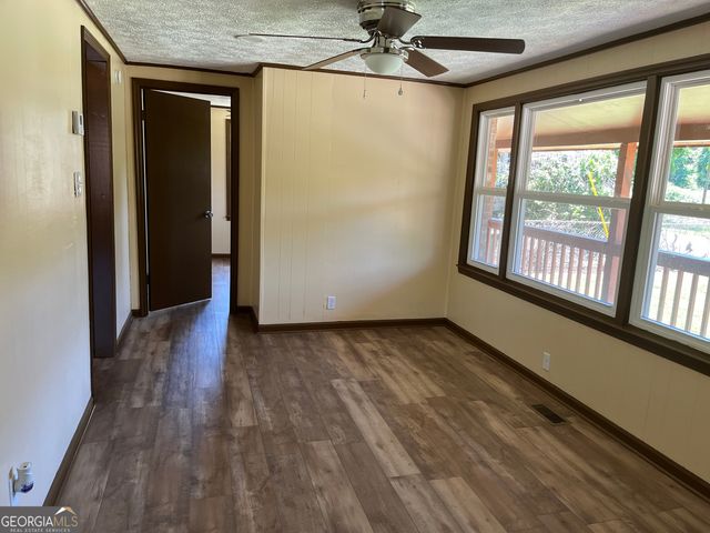 300 Hunt Circle, Manchester, GA 31816