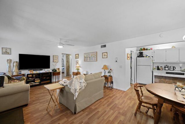 431 Pine Glen Lane C-2, Greenacres, FL 33463