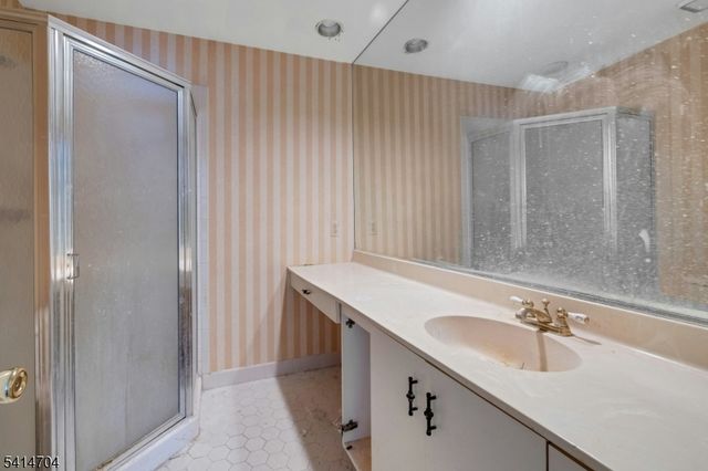 1462 Stephanie Dr, North Caldwell Boro, NJ 07006