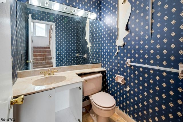 1462 Stephanie Dr, North Caldwell Boro, NJ 07006