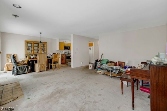 1462 Stephanie Dr, North Caldwell Boro, NJ 07006