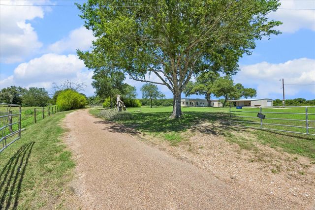 1601 Babylon Lane, Schulenburg, TX 78956
