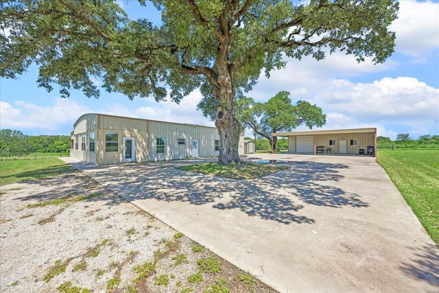 1601 Babylon Lane, Schulenburg, TX 78956