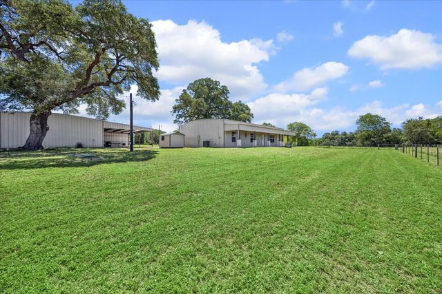 1601 Babylon Lane, Schulenburg, TX 78956