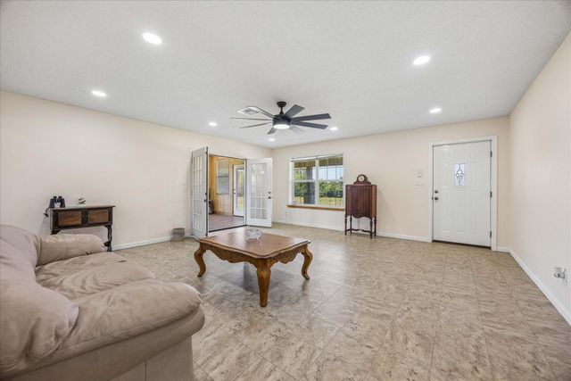 1601 Babylon Lane, Schulenburg, TX 78956