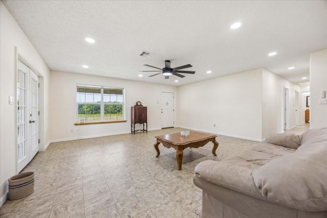 1601 Babylon Lane, Schulenburg, TX 78956