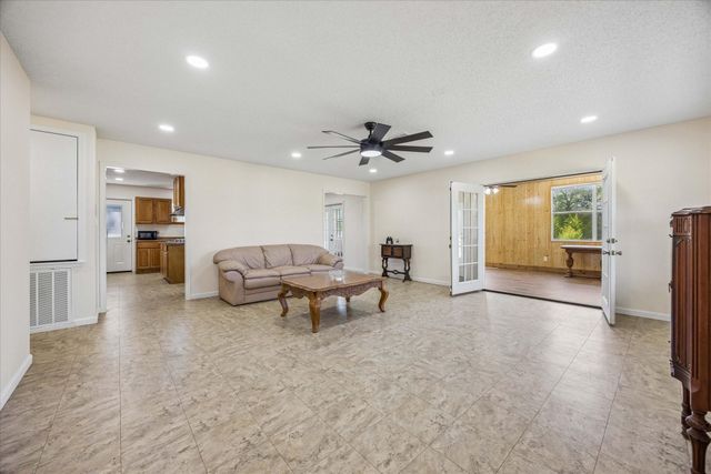 1601 Babylon Lane, Schulenburg, TX 78956