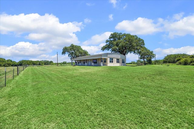 1601 Babylon Lane, Schulenburg, TX 78956