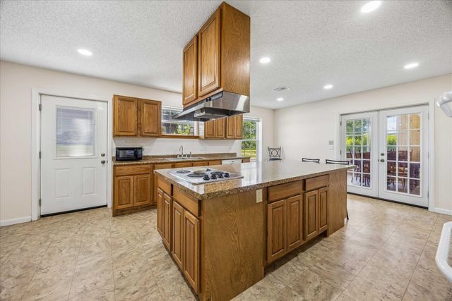 1601 Babylon Lane, Schulenburg, TX 78956
