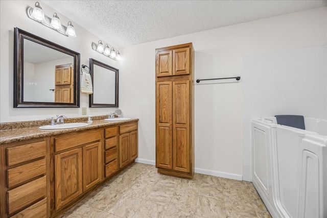 1601 Babylon Lane, Schulenburg, TX 78956
