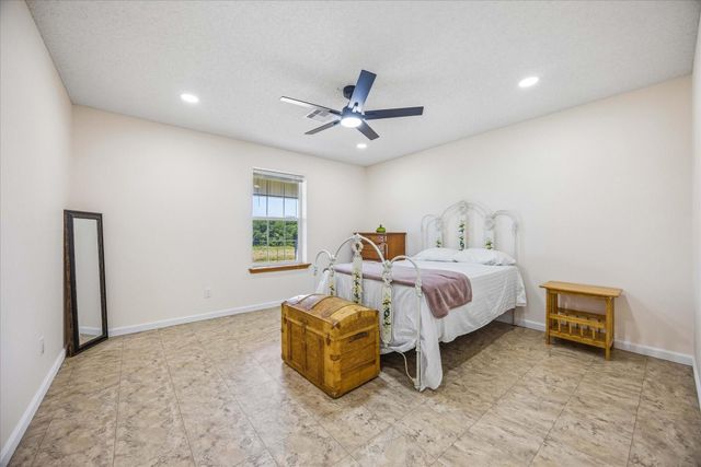 1601 Babylon Lane, Schulenburg, TX 78956