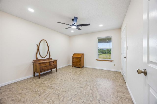 1601 Babylon Lane, Schulenburg, TX 78956