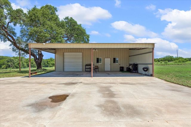 1601 Babylon Lane, Schulenburg, TX 78956