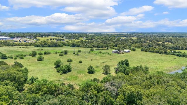 1601 Babylon Lane, Schulenburg, TX 78956