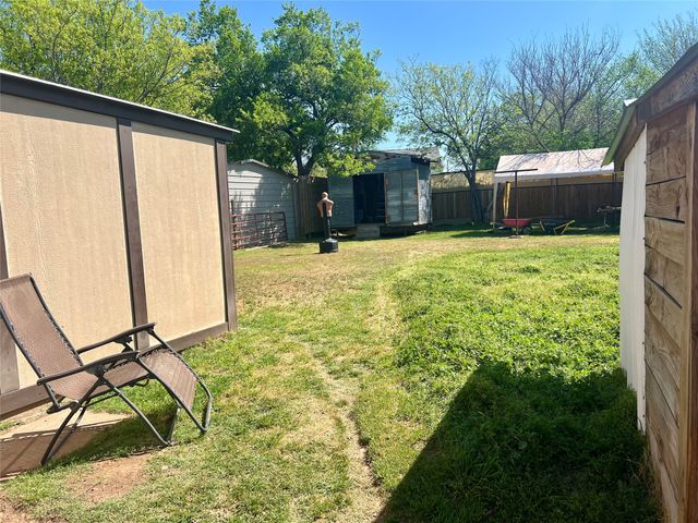 716 Baylor Street, Nocona, TX 76255