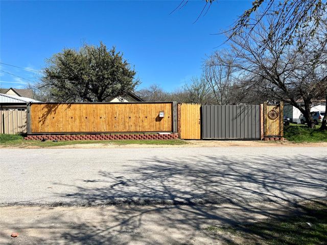 716 Baylor Street, Nocona, TX 76255