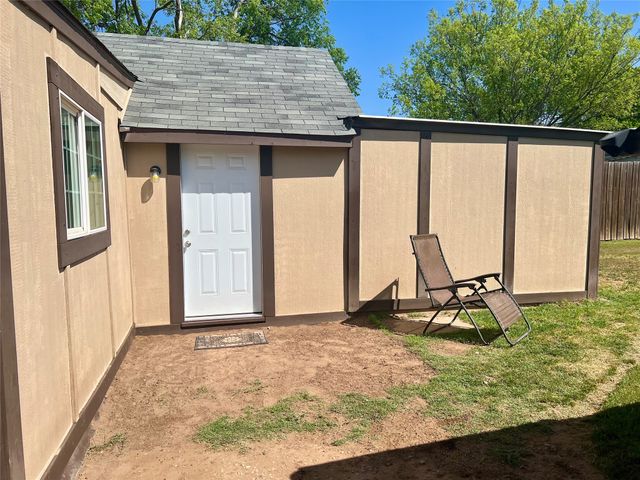 716 Baylor Street, Nocona, TX 76255