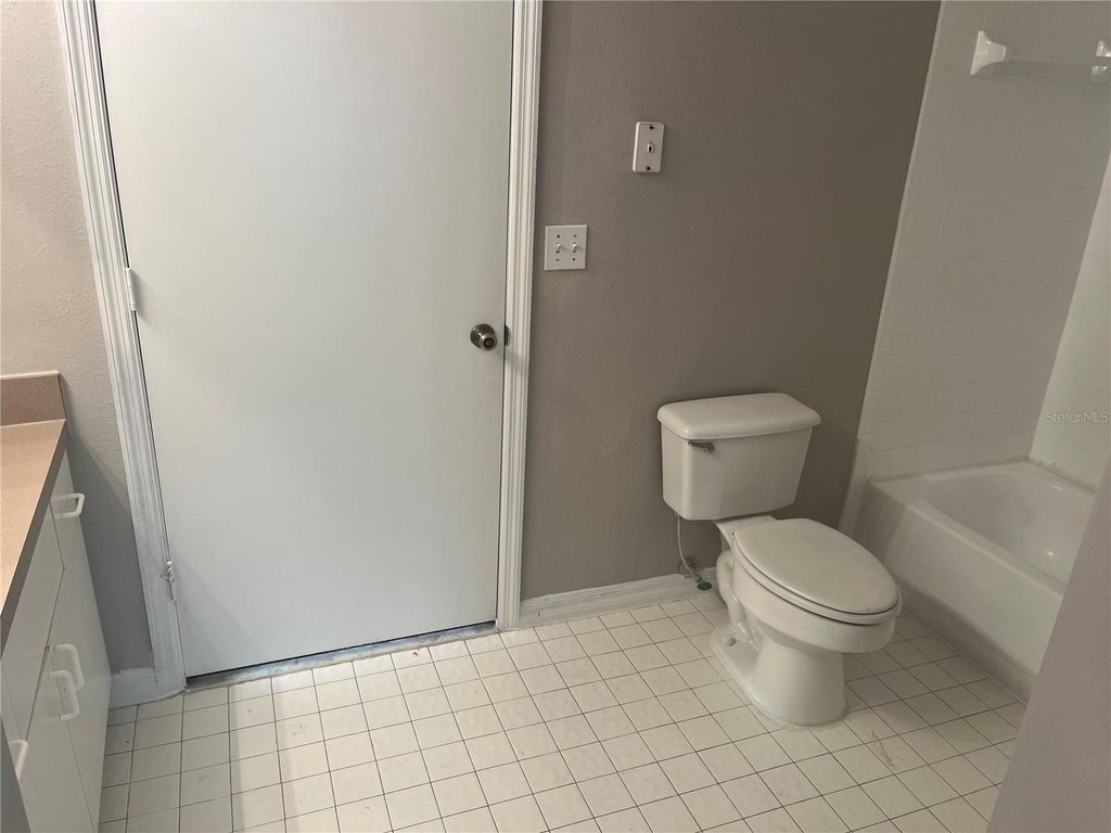 Image 13 of property listing at 5572 METROWEST BOULEVARD 209, Orlando, FL 32811