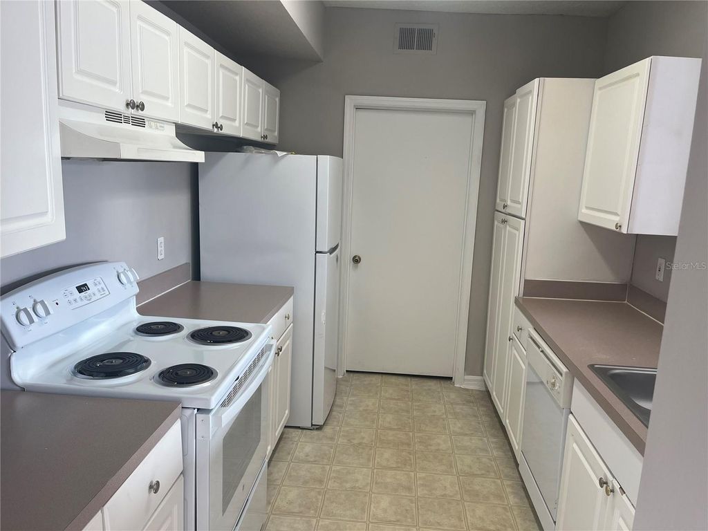 Image 6 of property listing at 5572 METROWEST BOULEVARD 209, Orlando, FL 32811