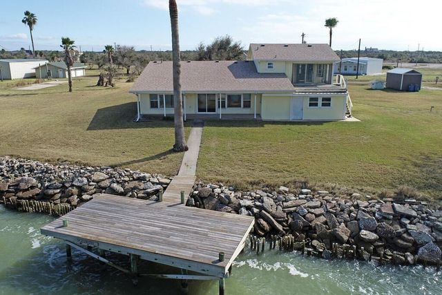3657 Copano Dr, Rockport, TX 78382