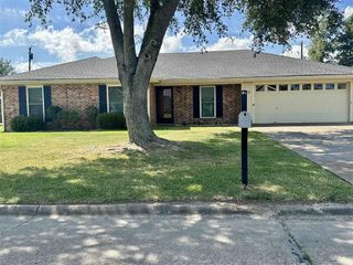 20 Poinsetta Road, Sulphur, LA 70663