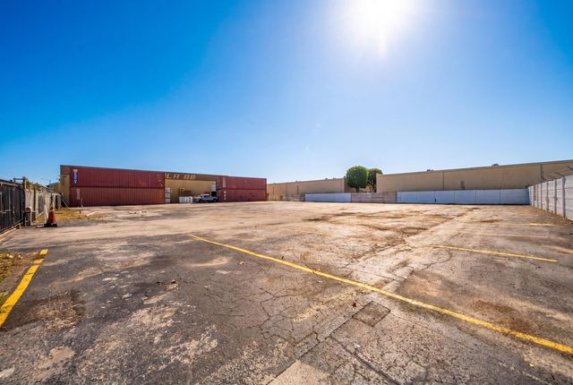8015 NW 98th Street, Hialeah Gardens, FL 33016