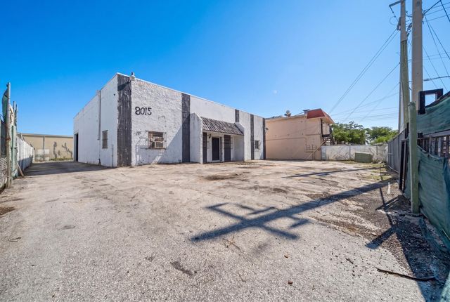 8015 NW 98th Street, Hialeah Gardens, FL 33016