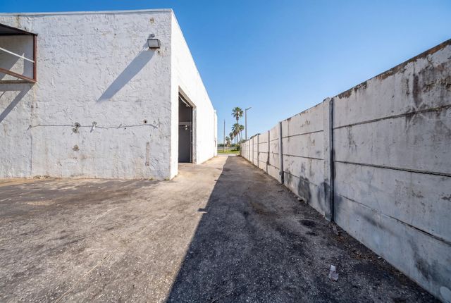 8015 NW 98th Street, Hialeah Gardens, FL 33016