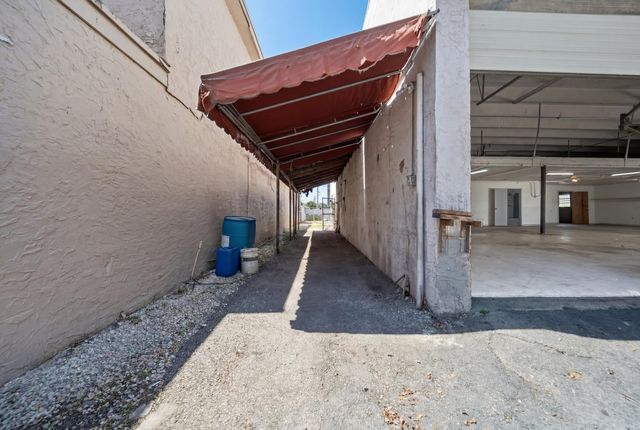 8015 NW 98th Street, Hialeah Gardens, FL 33016