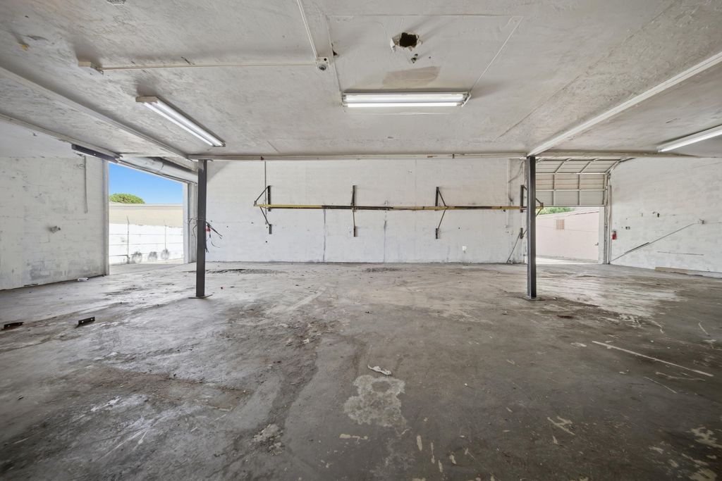 8015 NW 98th Street, Hialeah Gardens, FL 33016