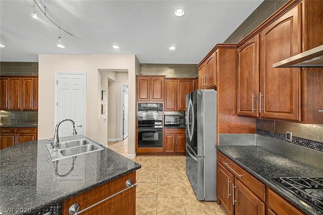 8226 Mount Logan Court, Las Vegas, NV 89131